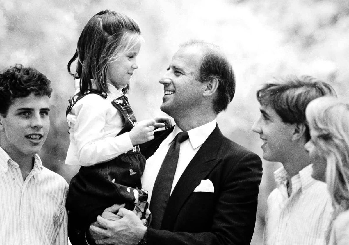 جو بايدن وزوجته نيليا وأطفاله الثلاثة