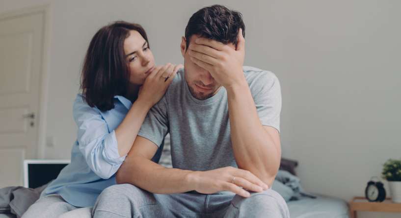 زوجها يبكي كثيراً فوجدت حلاً يريحها