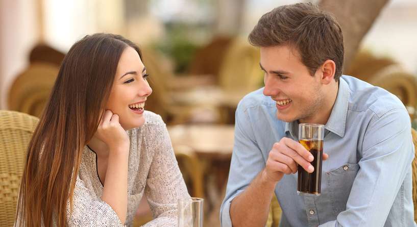 كيف اعرف انه يحبني من عيونه