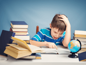 احذري هذه الأساليب الخاطئة في المراجعة مع طفلك!