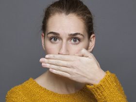 سبب رائحة الفم