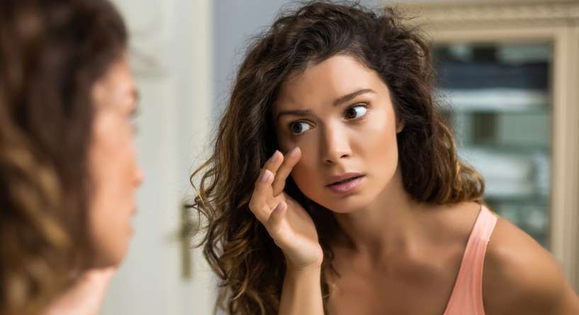 طرق اخفاء انتفاخ العيون تحتاجها كل ام