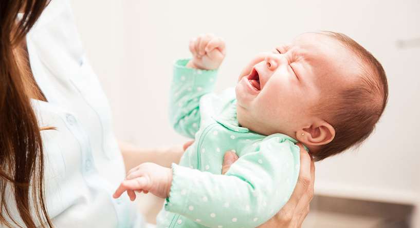 ما هي اسباب رجفة الجسم عند الاطفال وكيف يمكن علاجها؟