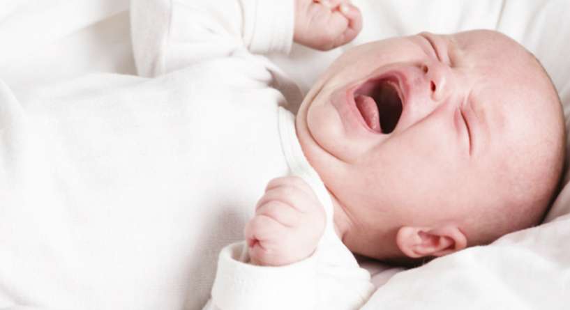 هل بكاء الطفل مفيد وما هي اسبابه ومضاره؟