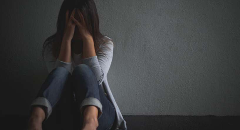 هل الاكتئاب يسبب الم في الجسم وما هي اعراضه الجسدية؟