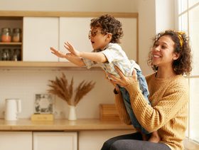 العاب وانشطة تعزز المهارات الحركية الدقيقة لدى الطفل في عمر السنتين