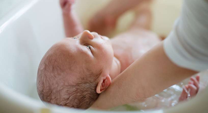 مخاطر المياه الساخنة على الاطفال اثناء الاستحمام
