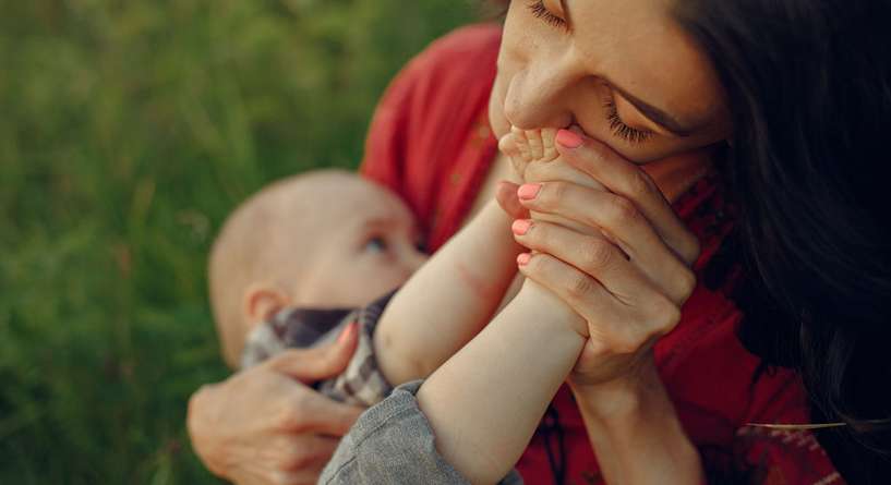 طلب المساعدة عند الرضاعة للمرة الأولى