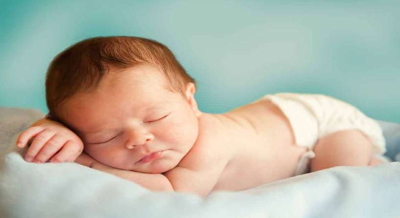 إيقاظ الرضيع لإطعامه