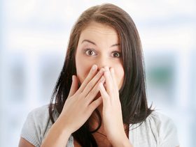 طريقة التخلص من رائحة الفم الكريهة بسرعة