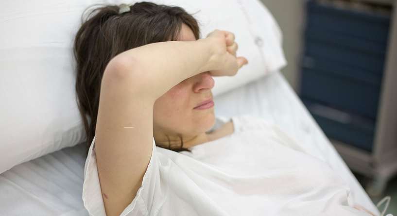 اعراض عدم تنظيف الرحم بعد الولادة وكيفية معالجته