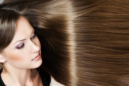 7 ممارسات تؤذي الشعر الطويل