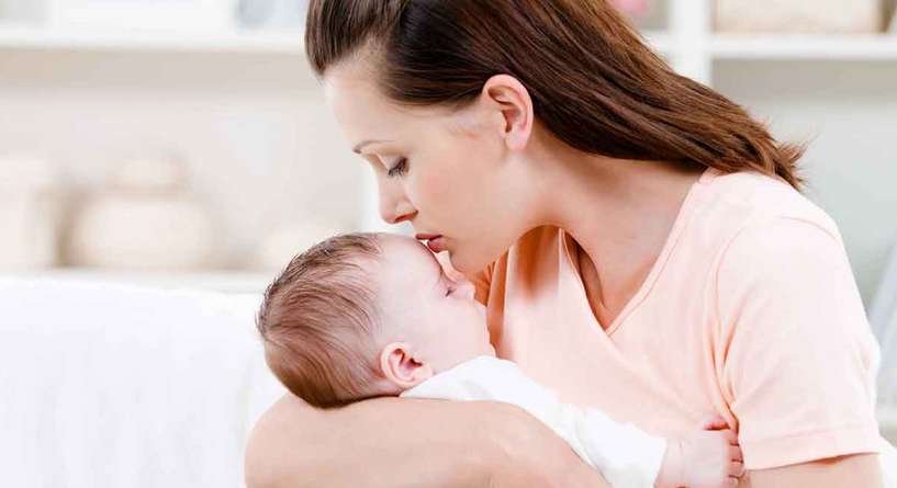 اتيكيت التعامل مع الام الجديدة