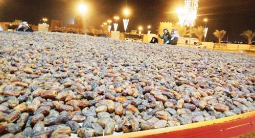 أكبر صحن للتمور في "مهرجان النخيل"