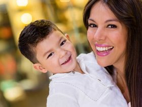 مواقف محرجة يضع كل طفل امه فيها