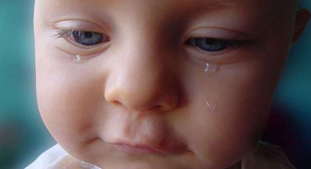 دموع الاطفال اثناء اصابتهم بالزكام امر طبيعي
