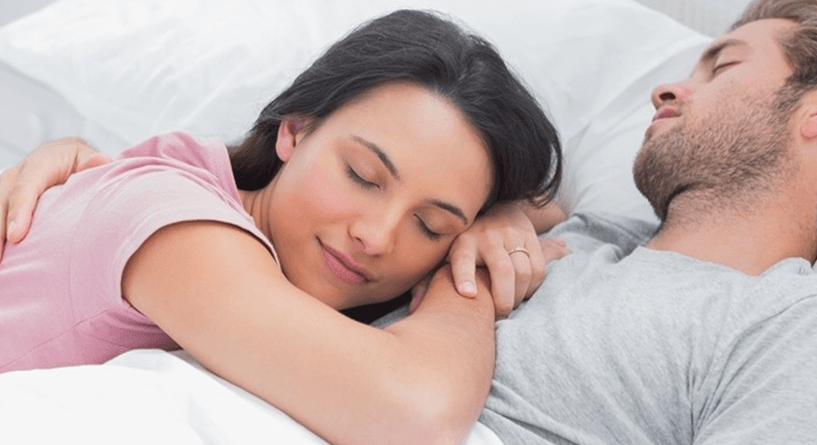 ماذا تفعلين في حال شاهدك طفلك تمارسين الجماع