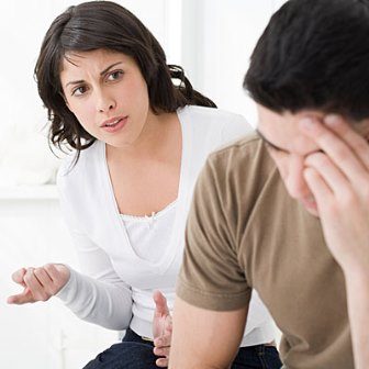 كيف تتفادين النقاش الحاد مع زوجك؟