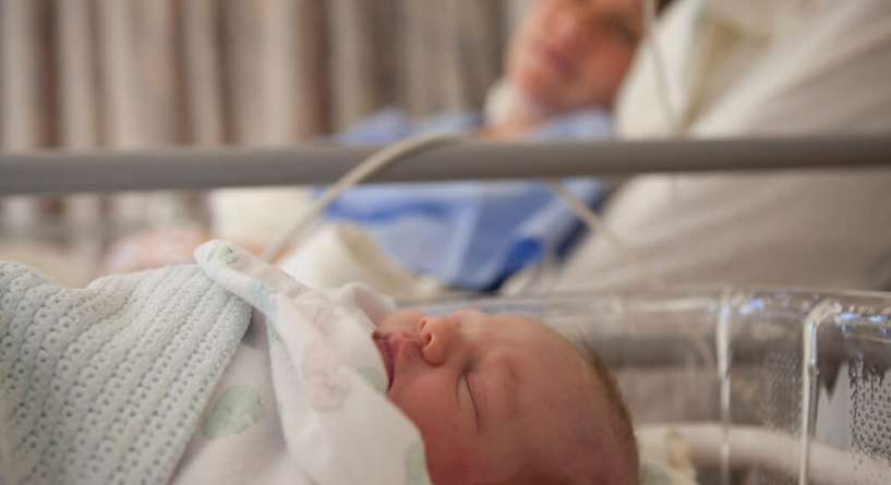 هل الولادة القيصرية مؤلمة وما هي الاسباب وطرق العلاح؟