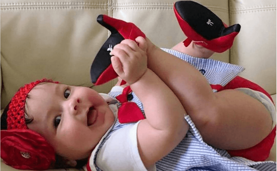 صور أحذية بالكعب العالي مخصصة للأطفال الرضع