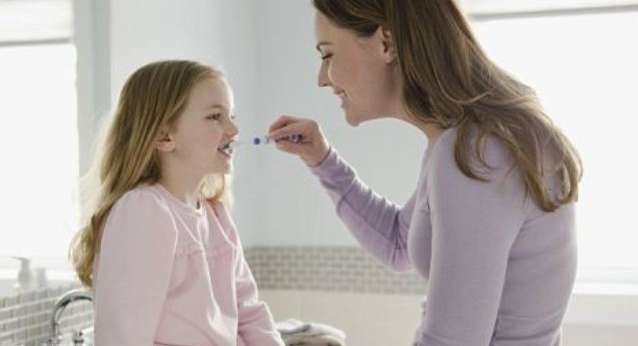 كيفية تنظيف اسنان الاطفال