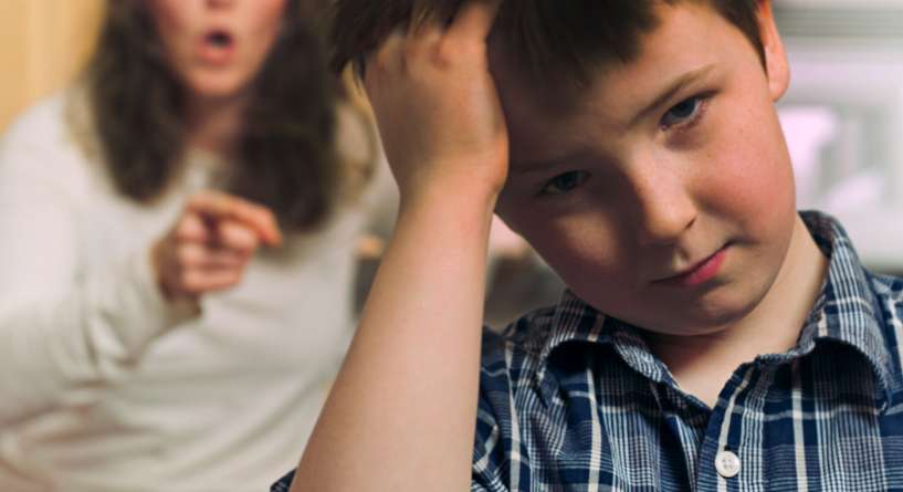 جدول عبارات يتفوه بها الأهل تحطم الطفل لأنه يفهمها بشكل مختلف