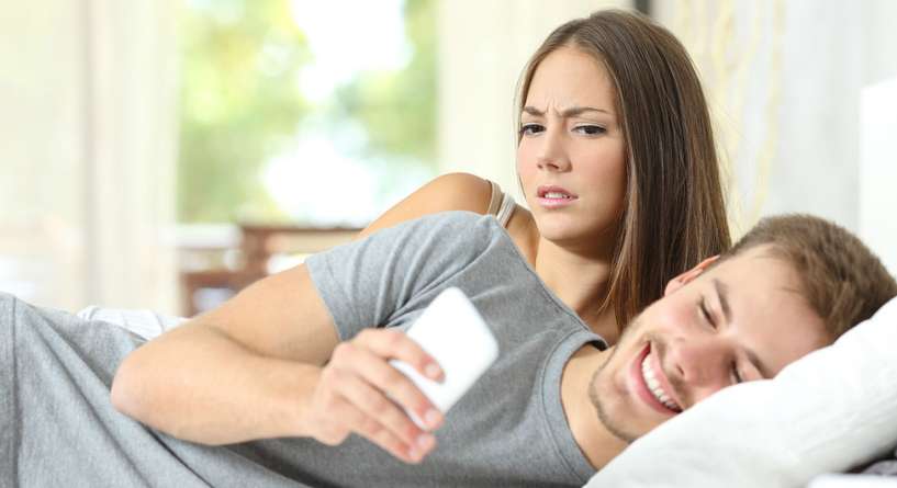 اسباب وقوع الزوج في حب إمرأة أخرى