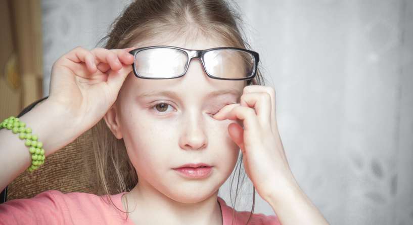 طرق علاج التهاب العين عند الاطفال