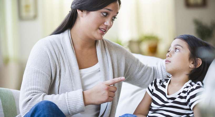 كثرة تذكير الطفل بأخطائه لا يعفيه من ارتكابها بل يؤثر عليه بهذه الطريقة!