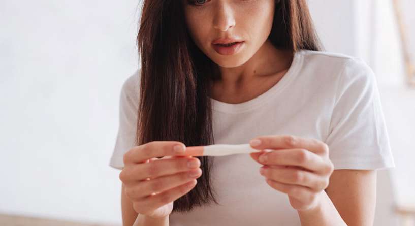 كيف اعرف اني حامل مع نزول الدورة الشهرية؟