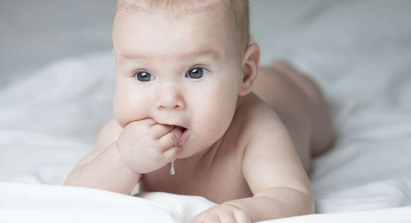 تخفيف آلام التسنين لدى الرضع بعيدا عن الدواء
