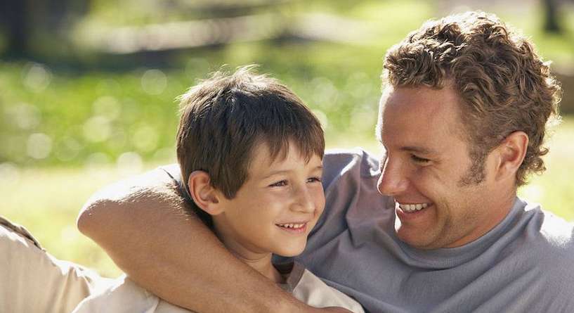 دراسة: عمر الأب يحدد مدى جمال إبنه!