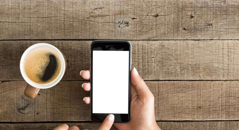 طريقة لشحن بطارية الموبايل من دون شاحن