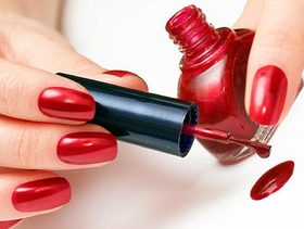 خلطات طبيعية لتفتيح الاظافر