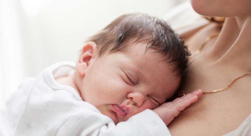 10 معتقدات خاطئة تسمعينها عن الحياة مع مولود جديد