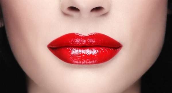 لهذا السبب يحبّ زوجكِ إرتداءكِ للأحمر!