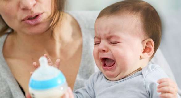 امور يجب تفقدها عند بكاء الرضيع دون سبب