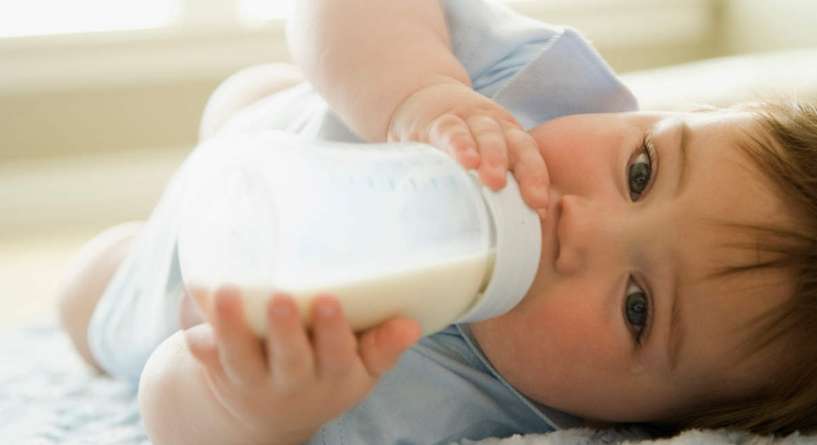 كم مل من الحليب يحتاج الرضيع