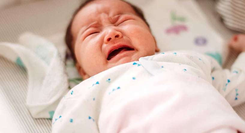 تطبيقات تترجم بكاء الطفل وتهدئه