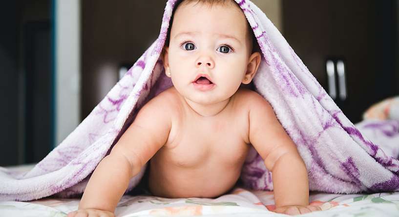 علامات ذكاء الطفل في الشهر الثالث 