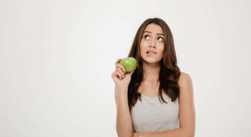 هل التفاح يسبب الامساك او يعالجه وما هي فوائده الصحية؟