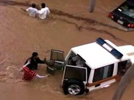 موجة السيول لم تنحسر بعد في السعودية