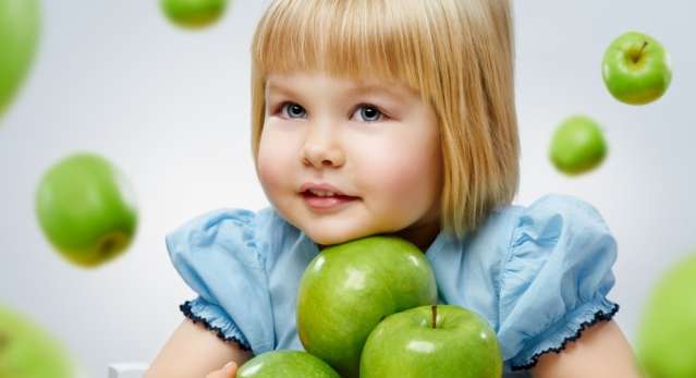 منافع التفاح على صحة الطفل