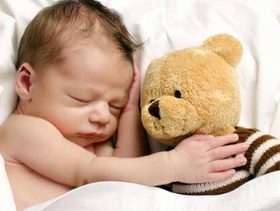 نوم الطفل في الشهر الثاني