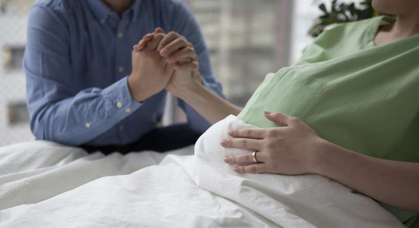 5 أمور بسيطة يمكن لزوجك القيام بها في غرفة الولادة