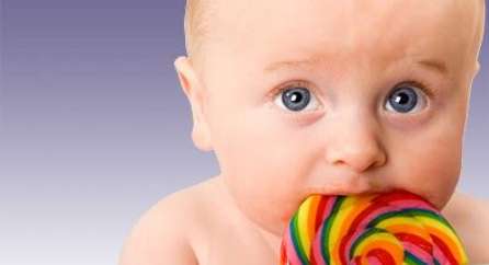 متى تقدمين السكر والحلويات لطفلك؟