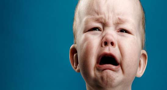 اسباب طريفة وراء بكاء الاطفال بالصور | سبب بكاء الطفل