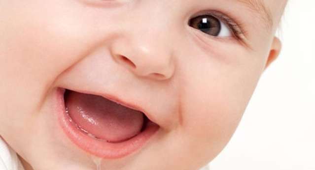 سبب سيلان اللعاب عند الاطفال