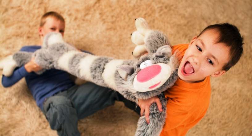 كيف أربي طفلي على الكرم؟