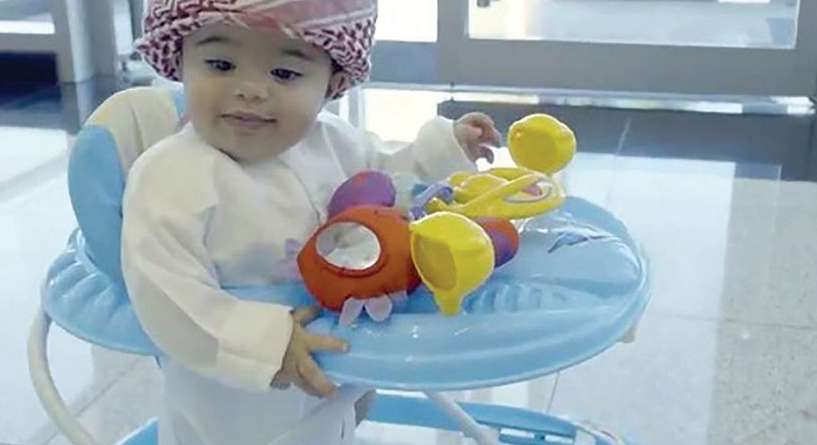 في الامارات أصغر موظف في العالم وعمره 8 أشهر